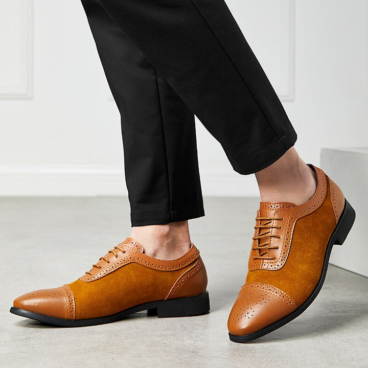 Braune Herren-Lederschnürschuhe, elegantes Design, ideal für formelle Anlässe.