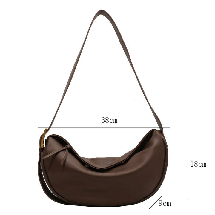 Braune Lederhandtasche, Halbmondform, Schulterriemen, 38x18x9 cm, modisch, elegant.