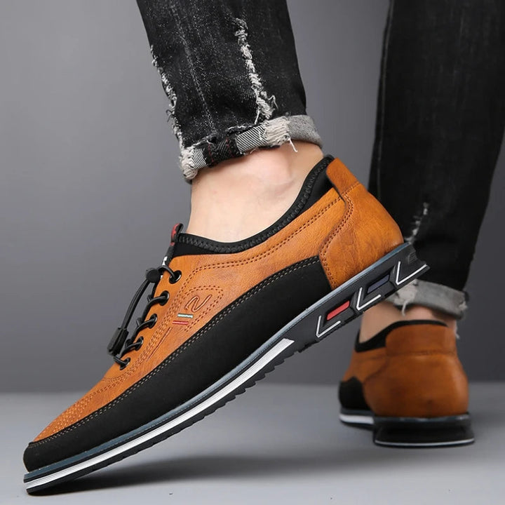 Braune und schwarze Herrenschuhe aus Leder, lässig, mit Schnürsenkeln, modisch, bequem.