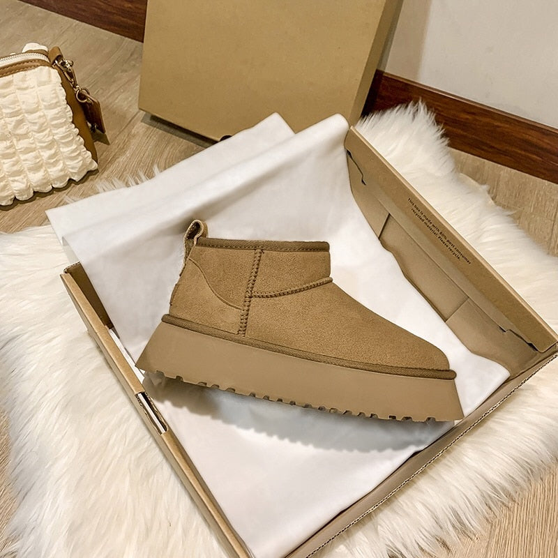 Brauner Damen-Winterstiefel aus Wildleder in Karton, rutschfeste Sohle, modisch und warm.