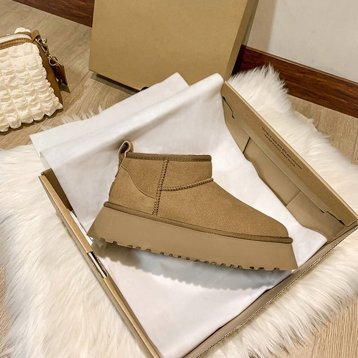 Brauner Damen-Winterstiefel aus Wildleder in Karton, rutschfeste Sohle, modisch und warm.