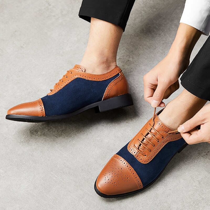 Braune und blaue Herren-Oxford-Schuhe aus Leder und Wildleder, elegant und modern.