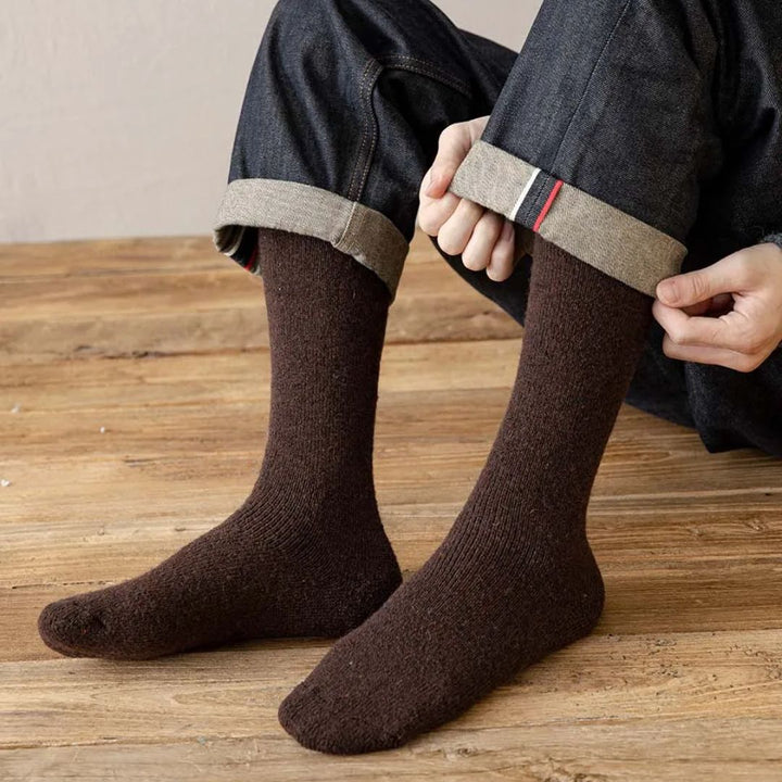 Braune Wollsocken für Herren, warm, bequem, ideal für kalte Tage, modisch, langlebig.
