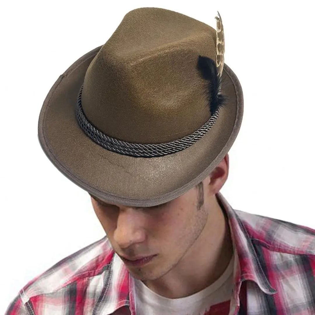 Brauner Filzhut mit Feder, Herrenmode, stilvoller Fedora, Accessoire für Freizeitkleidung.