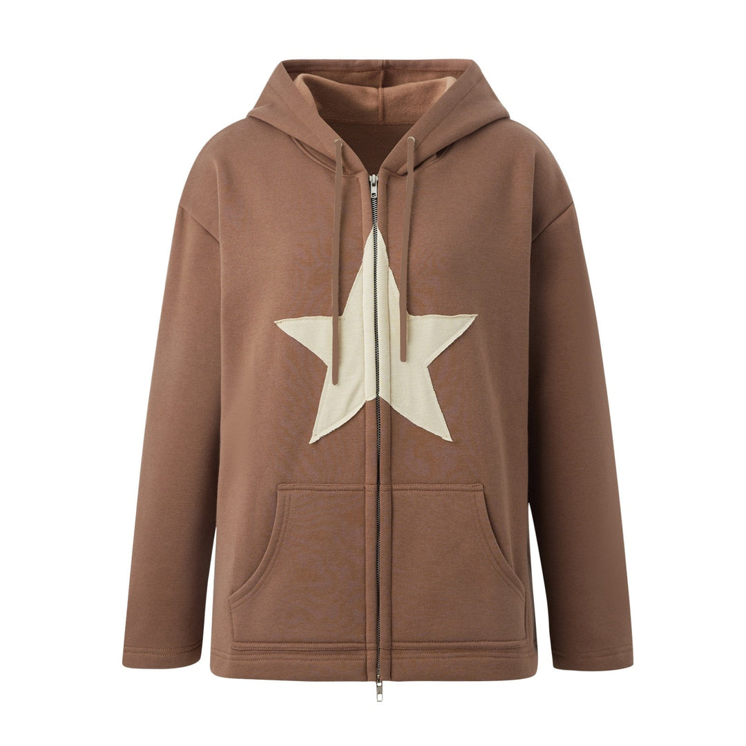 Braune Kapuzenjacke mit weißem Sternmotiv, Reißverschluss, Kängurutaschen, Unisex-Design.