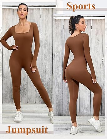 Brauner langärmeliger Jumpsuit für Damen, figurbetont, sportlich, aus elastischem Material.