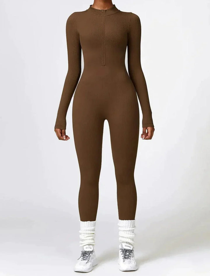 Brauner Damen-Jumpsuit, langärmelig, figurbetont, aus Baumwolle, modisch, bequem.