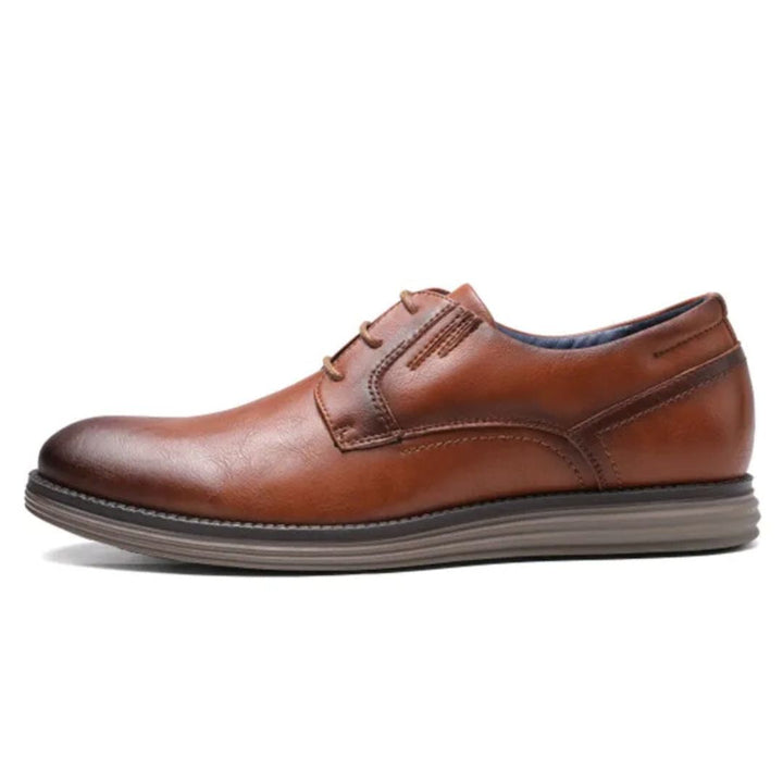 Brauner Herren-Lederschnürschuh, elegantes Design, rutschfeste Sohle, ideal für Business.