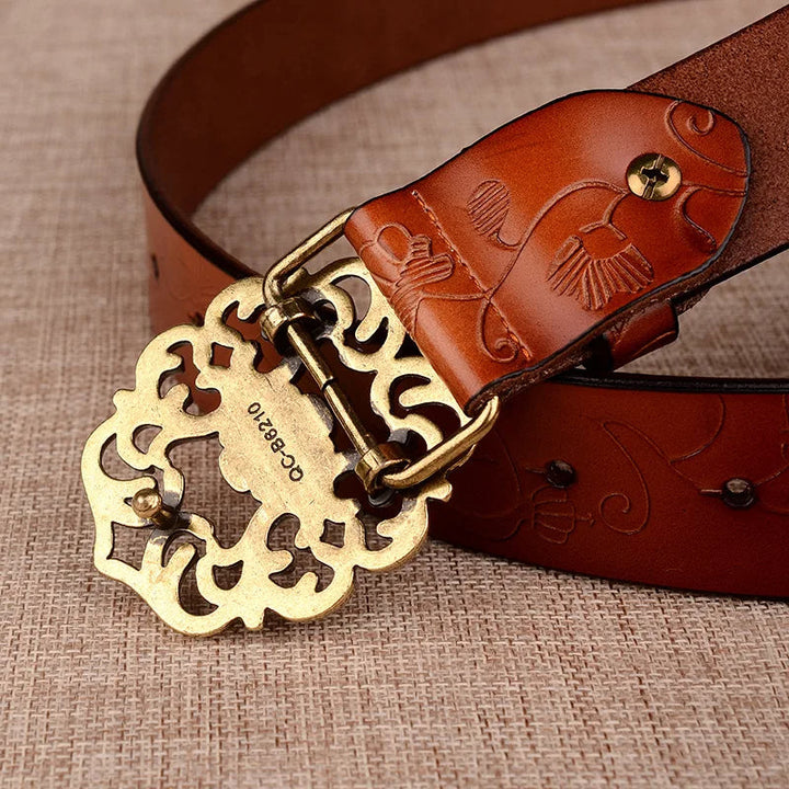 Brauner Ledergürtel mit goldener Schnalle, florales Muster, Herrenmode Accessoire.