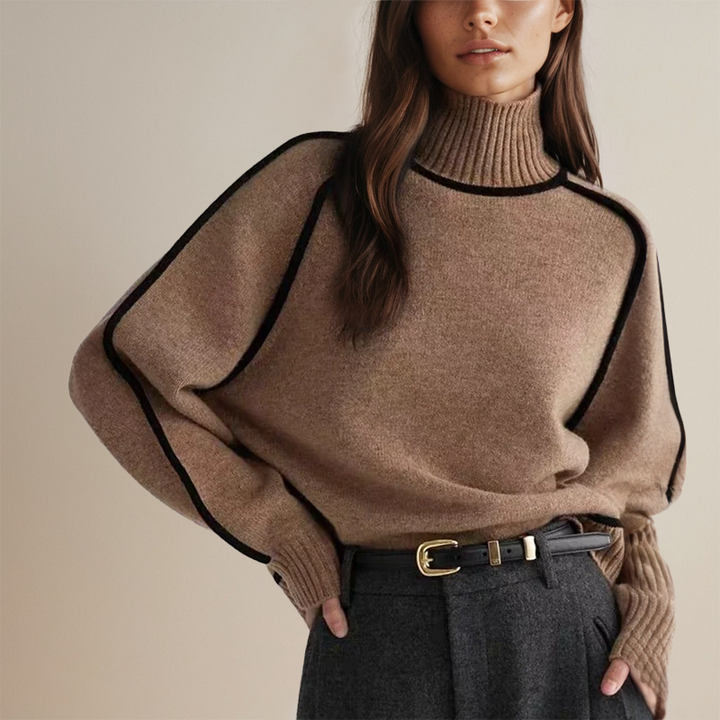 Frau in braunem Rollkragenpullover aus Wolle, schwarze Akzente, modisch, elegant, Herbstmode.