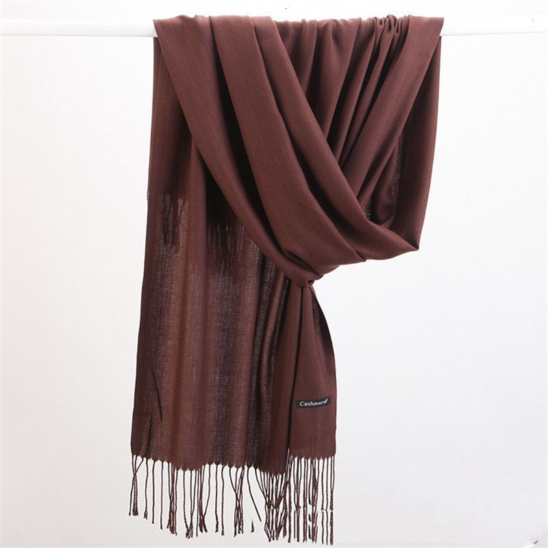 Brauner Schal aus Kaschmir mit Fransen, weich und elegant, ideal für Herbst und Wintermode.