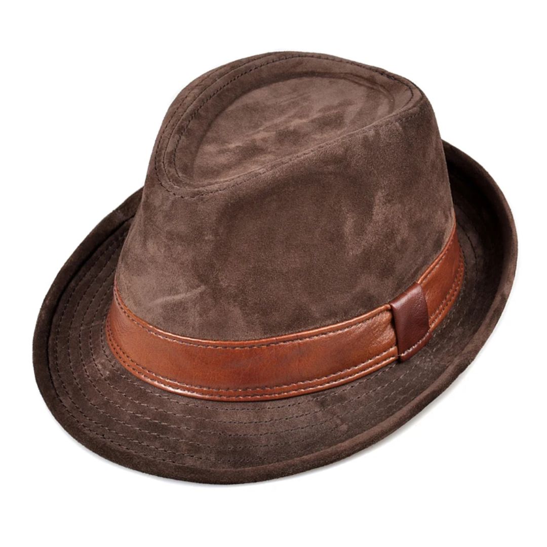 Brauner Fedora-Hut aus Wildleder mit Lederband, stilvoller Herrenhut, modisches Accessoire.