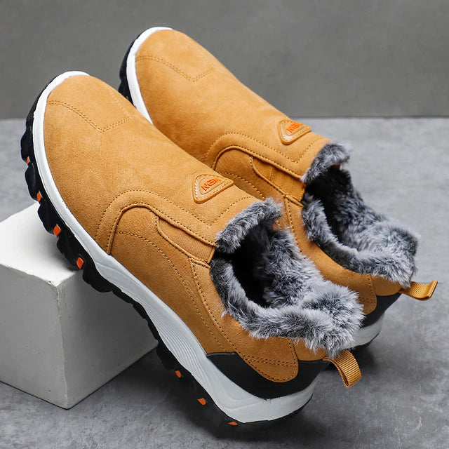 Braune Wildleder-Winterschuhe mit Kunstfellfutter, rutschfeste Sohle, Herrenmode.