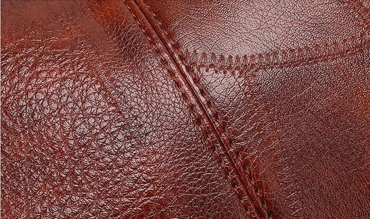 Nahaufnahme braunes Leder mit Naht, Textur, hochwertiges Material, Polsterung, Vintage-Stil.