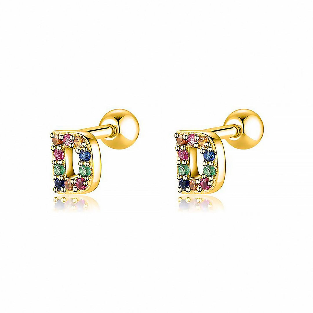 Goldene Ohrringe mit bunten Buchstaben, Schmuck, Damenaccessoire, modisch, elegant.
