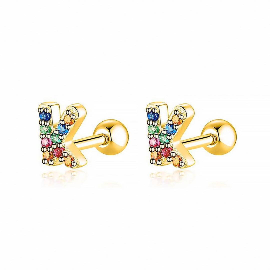 Goldene Ohrringe mit bunten Buchstaben, Schmuck, modisch, Damenaccessoire, Geschenkidee.