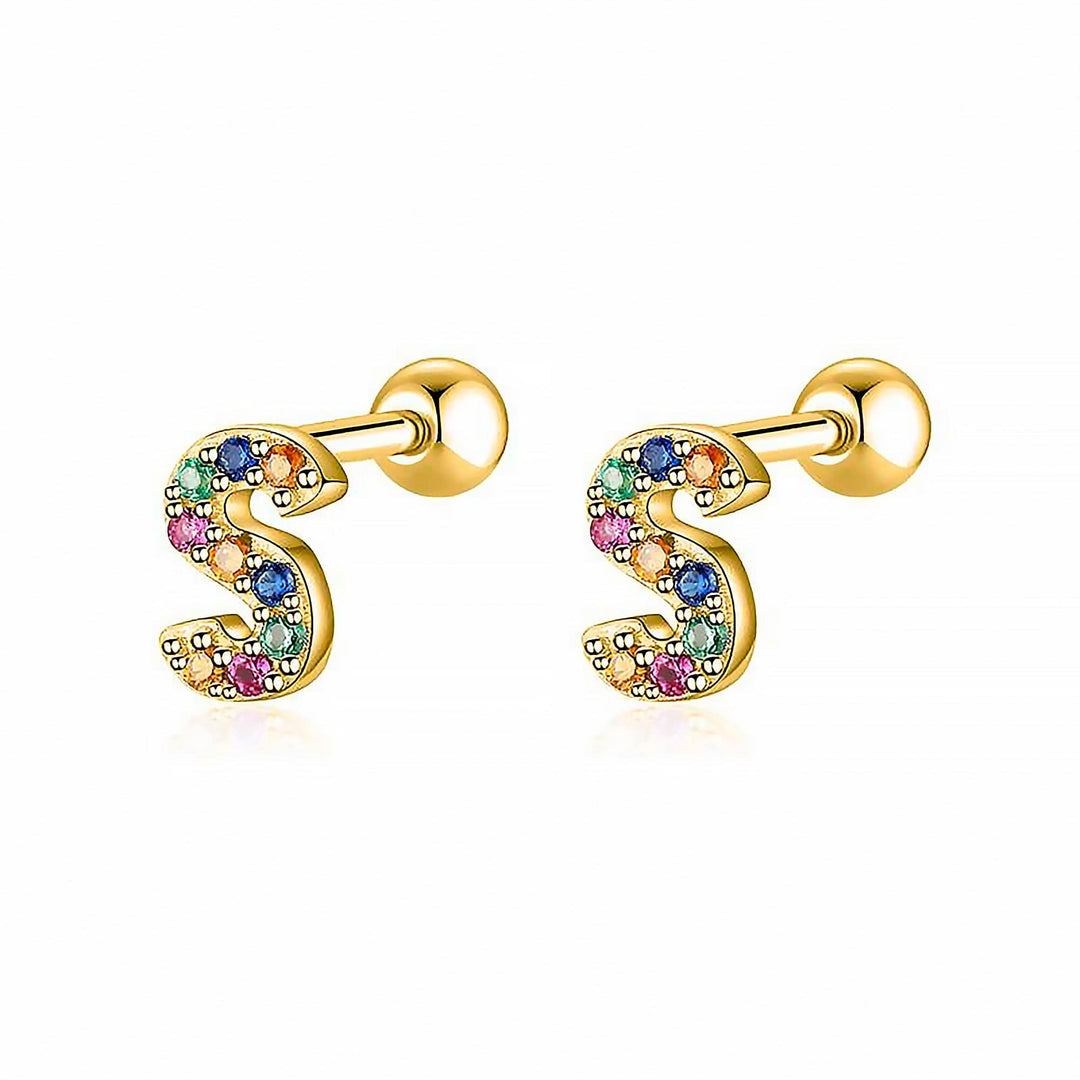 Goldene Ohrringe mit bunten Buchstaben, Schmuck, modisch, Damenaccessoire, Geschenkidee.