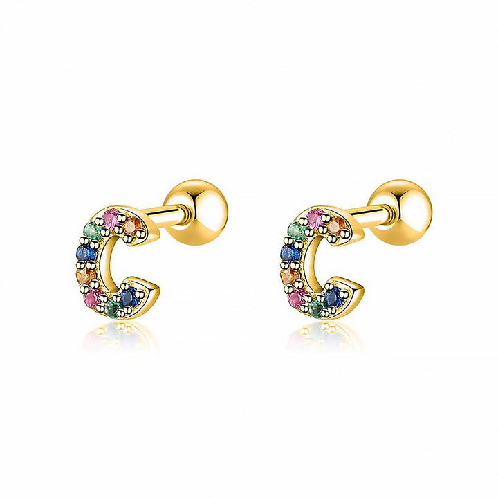 Goldene Ohrringe mit bunten Buchstaben, Schmuck, Damenaccessoire, modisch, elegant.