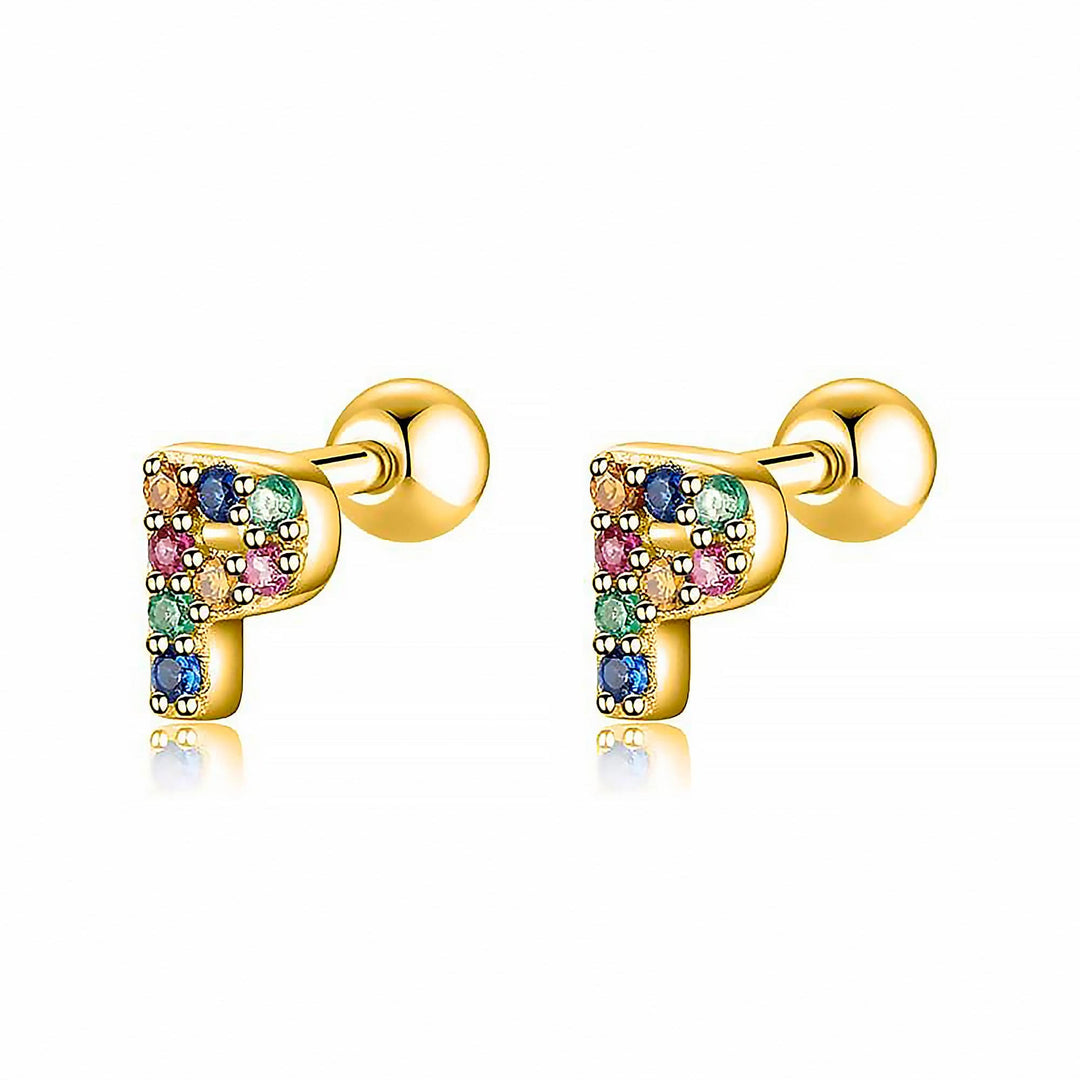 Goldene Ohrringe mit bunten Buchstaben, Schmuck, Damenaccessoire, modisch, funkelnde Steine.
