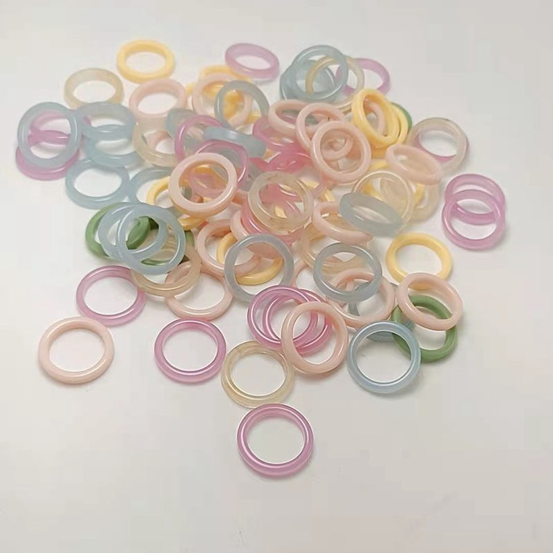 Bunte Acrylringe für Kinder, Y2K-Stil, koreanische Mode 2023, Pastellfarben.