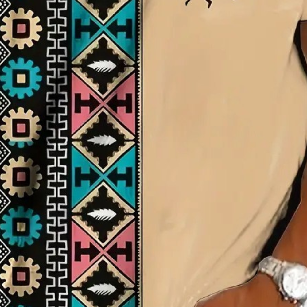 Ethno-Muster Teppich, beige, geometrische Formen, bunte Akzente, Wohnzimmer Dekoration.