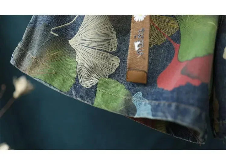Dunkelblaue Shorts mit buntem Blattmuster, Baumwolle, lässiger Stil, Herrenmode.