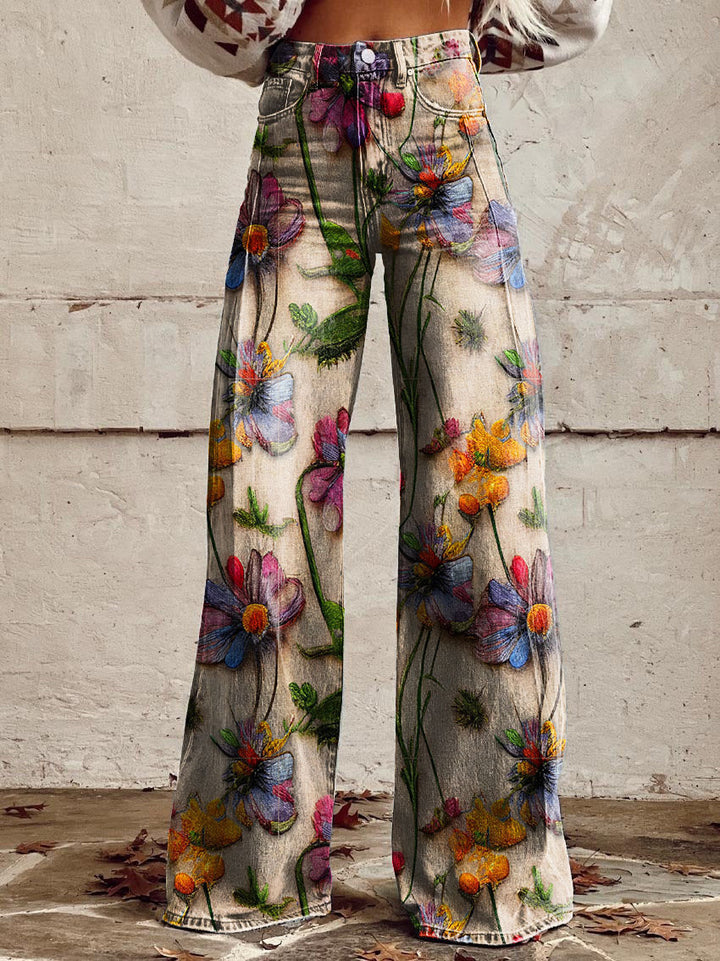 Bunte Damenjeans mit Blumenmuster, weites Bein, modisch, lässig, trendige Damenmode.