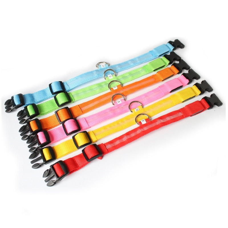 Bunte verstellbare Hundehalsbänder aus Nylon mit Klickverschluss und Metallring, 6er-Set.