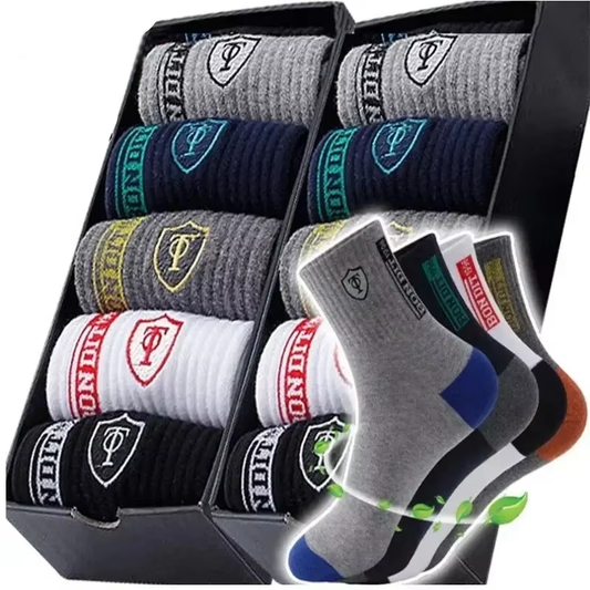 Box mit bunten Herrensocken, Baumwolle, atmungsaktiv, verschiedene Farben, 10er-Pack.