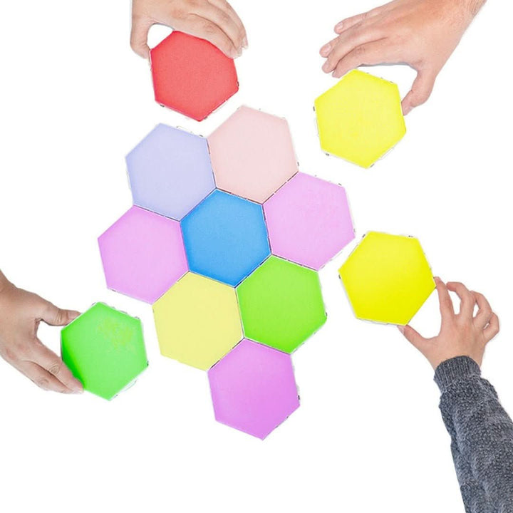 Bunte sechseckige LED-Panels, sensorische Beleuchtung, interaktiv, Wanddekoration.