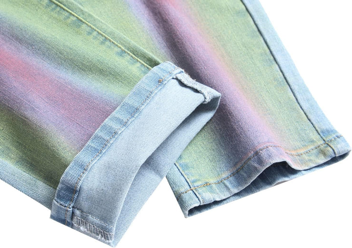 Bunte Jeans mit umgeschlagenem Saum, Denim, modisch, lässig, mehrfarbig, Damenmode.