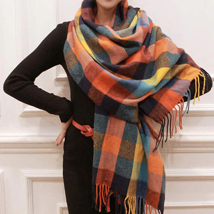 Bunte karierte Wollschal, Damenmode, Herbst-Winter-Accessoire, warm und stilvoll.