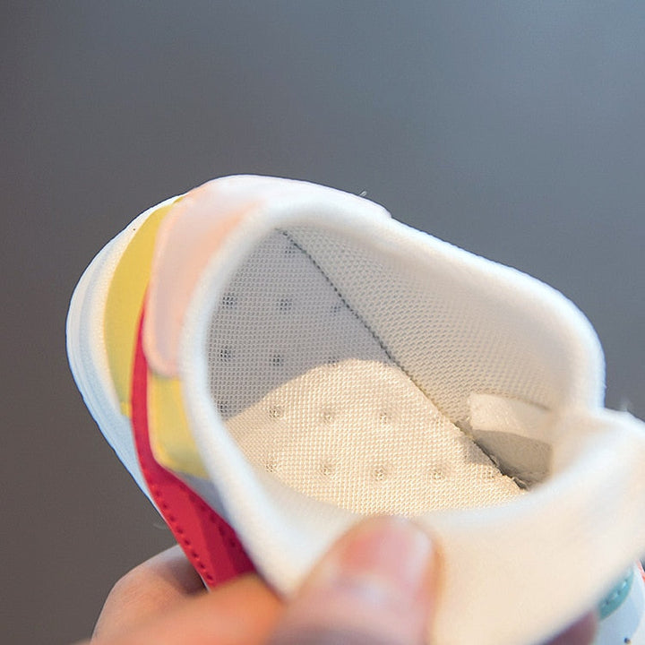 Bunte Kinderschuhe, weiches Innenfutter, atmungsaktiv, bequem, modisch, mehrfarbig.