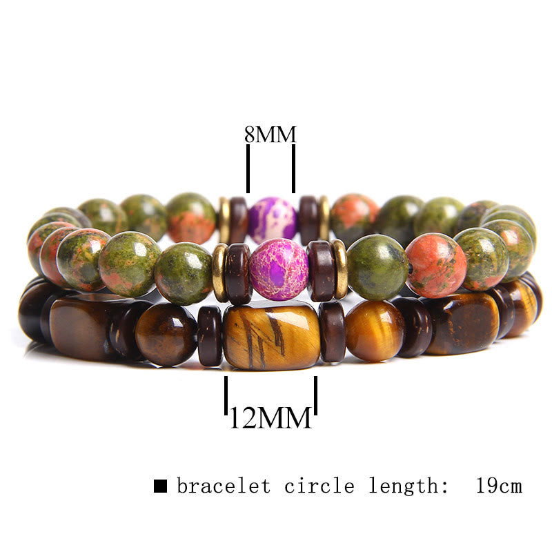 Zwei Armbänder aus Naturstein, 8mm und 12mm Perlen, 19cm Länge, grün, braun, lila.