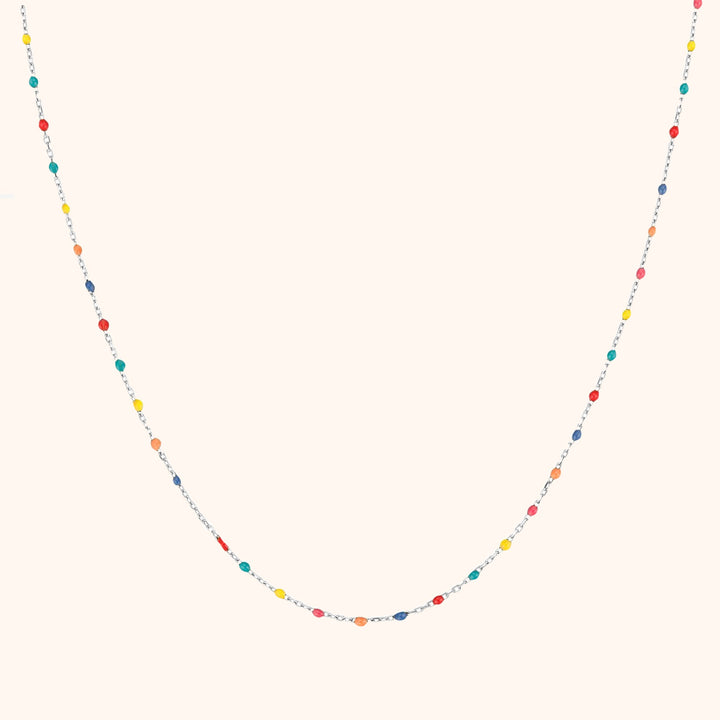 Bunte Halskette aus Edelsteinen, filigranes Design, modisches Schmuckstück für Damen.