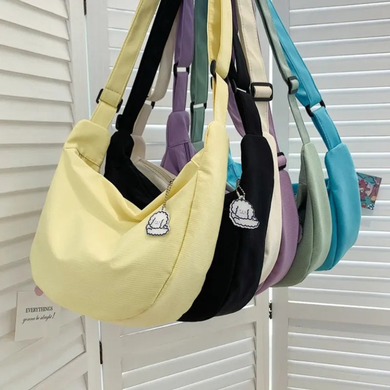 Bunte Umhängetaschen aus Stoff, pastellfarben, modisch, Damenaccessoire, vielseitig einsetzbar.