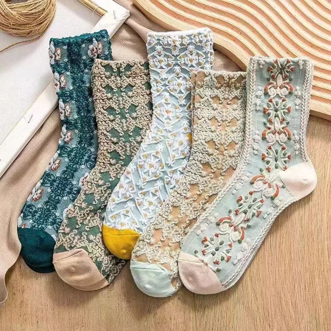 Bunte bestickte Damensocken aus Baumwolle, florales Design, 5er-Pack, modisch und bequem.