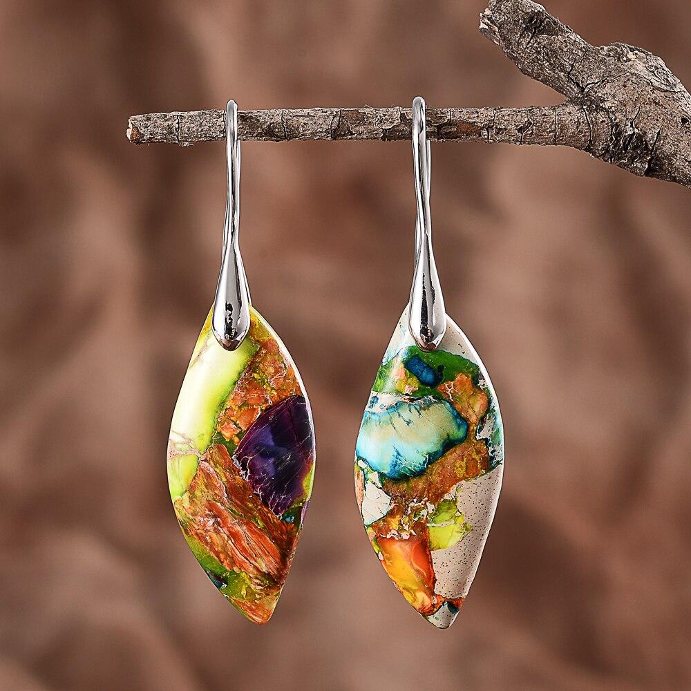 Bunte Ohrringe aus Harz, Boho-Stil, hängend an Ast, handgefertigter Schmuck für Frauen.