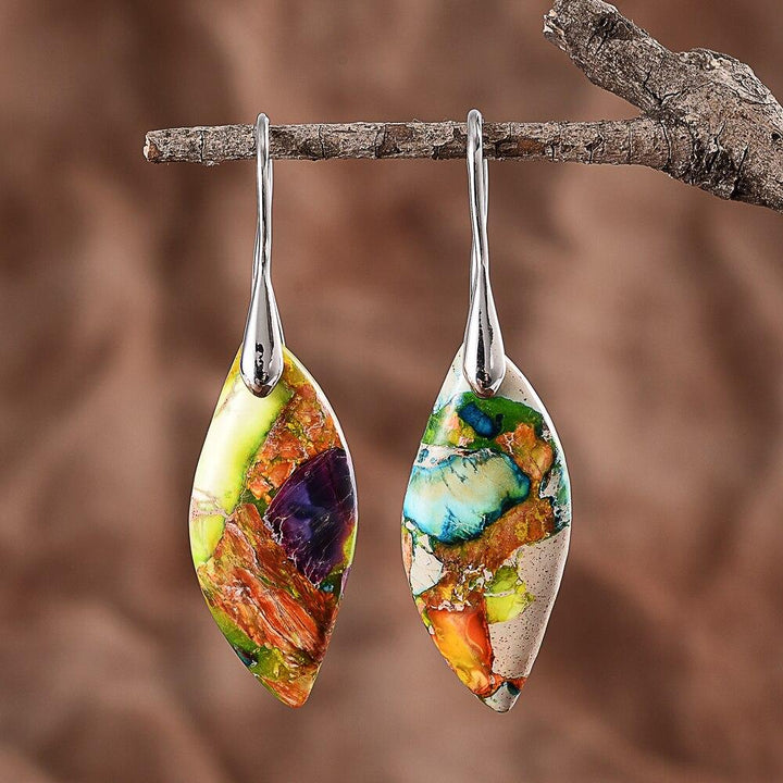 Bunte Ohrringe aus Harz, Boho-Stil, hängend an Ast, handgefertigter Schmuck für Frauen.