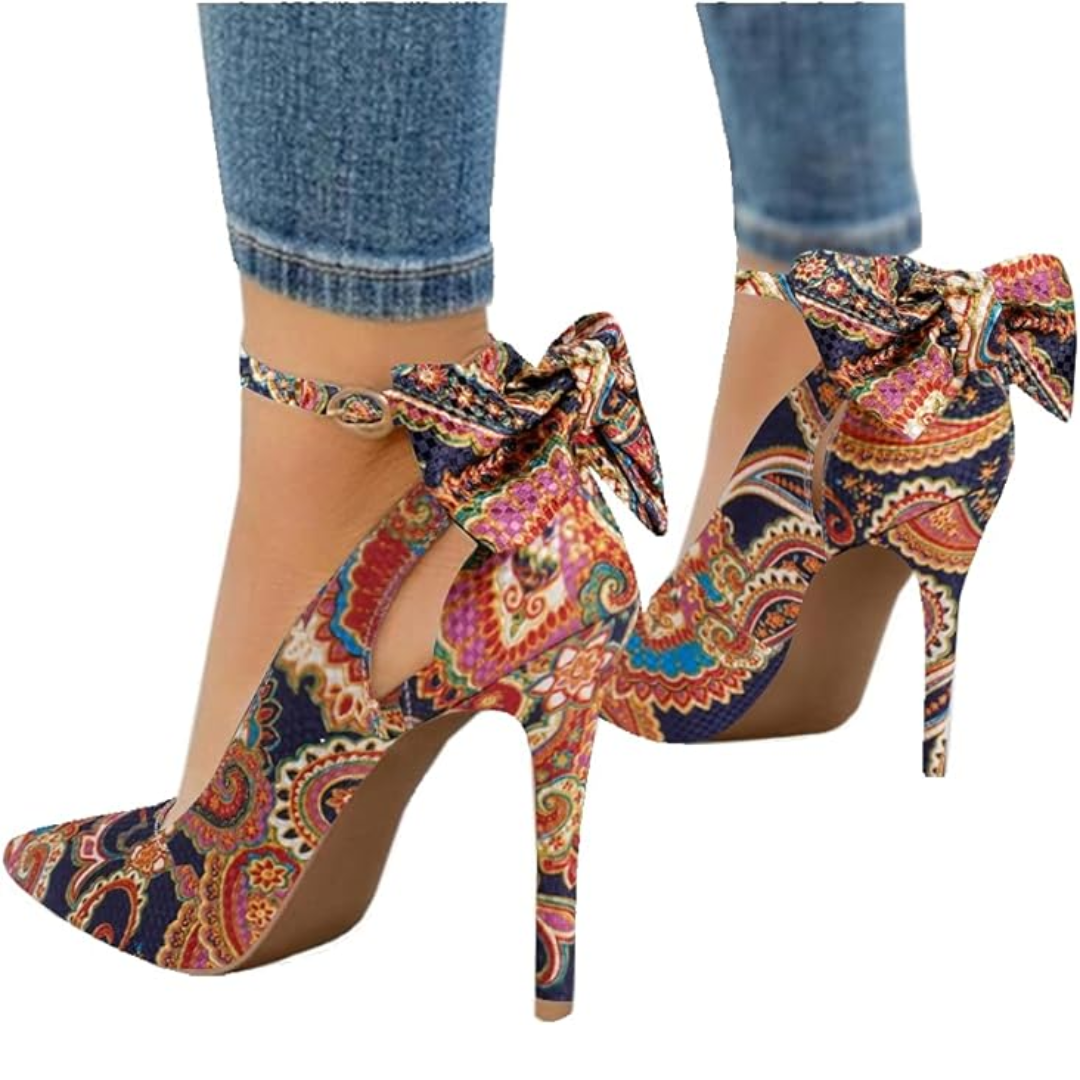 Damen High Heels mit buntem Paisley-Muster und Schleife, eleganter Absatzschuh, modisch.