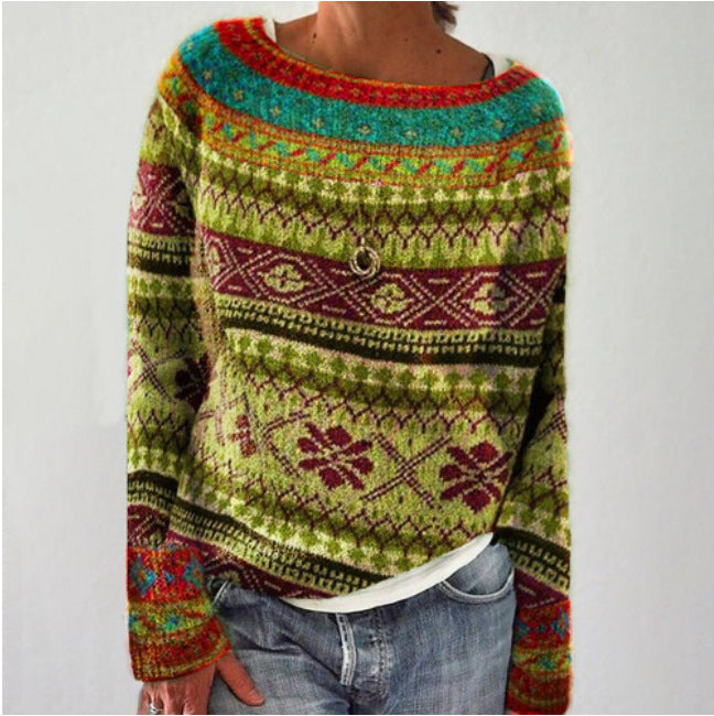 Frau in grünem Strickpullover mit buntem Norwegermuster, lässig, modisch, Herbstmode.