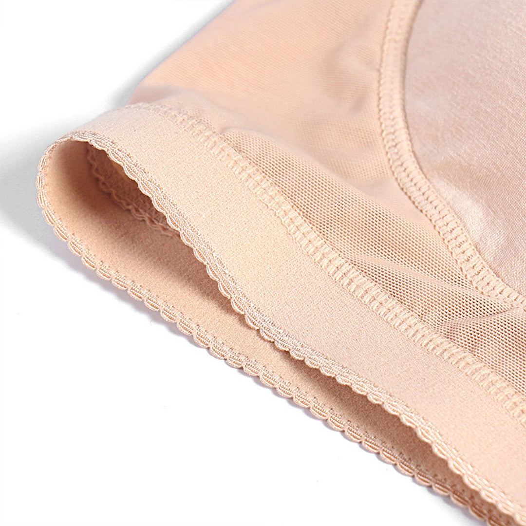 Hautfarbene nahtlose Shapewear-Unterhose aus Baumwolle für Damen, formend und bequem.