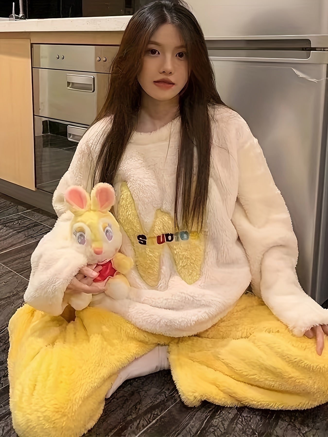 Dámská souprava pyžama z fleecu s vyšitím a kulatým výstřihem na podzim/zimu – Alissa