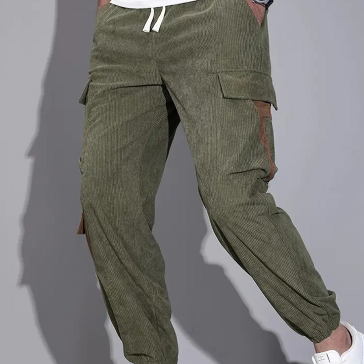 Grüne Cord-Cargohose für Herren, lässig, mit Taschen, modisch, bequem.