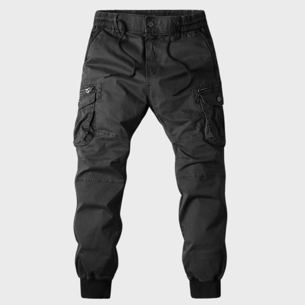Schwarze Herren-Cargohose, Jogger-Stil, elastischer Bund, Taschen, Freizeitmode.