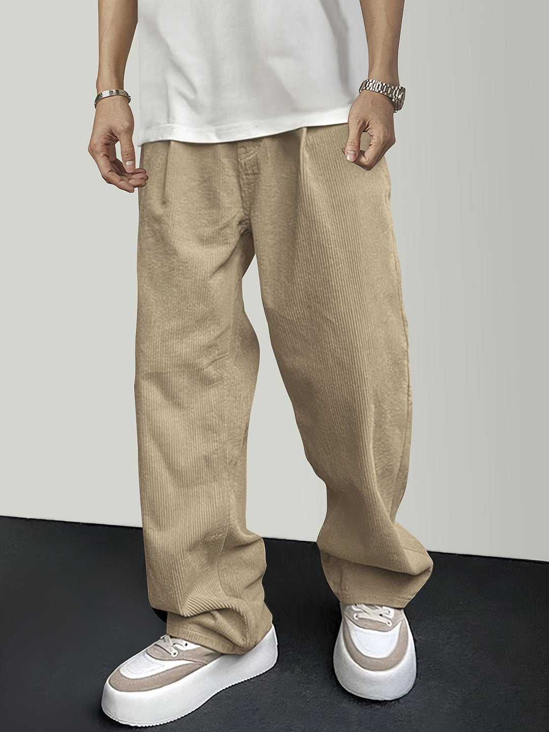 Beige Cordhose mit Kordelzug, lässig, Herrenmode, Polyester, bequem, modern.
