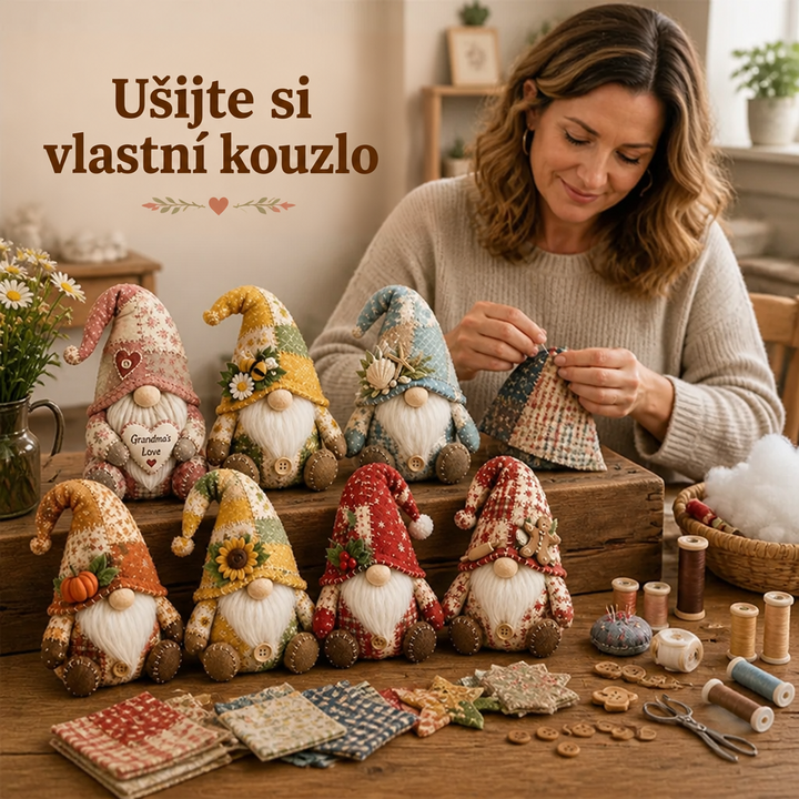Usmívající se žena šije patchworkového trpaslíka, před ní řada hotových trpaslíků, látky, cívky nití a nůžky 1
