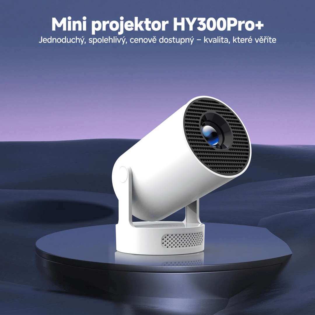 Bílý projektor s otočným ramenem stojí na tmavém kruhovém podstavci před fialovým pozadím 12