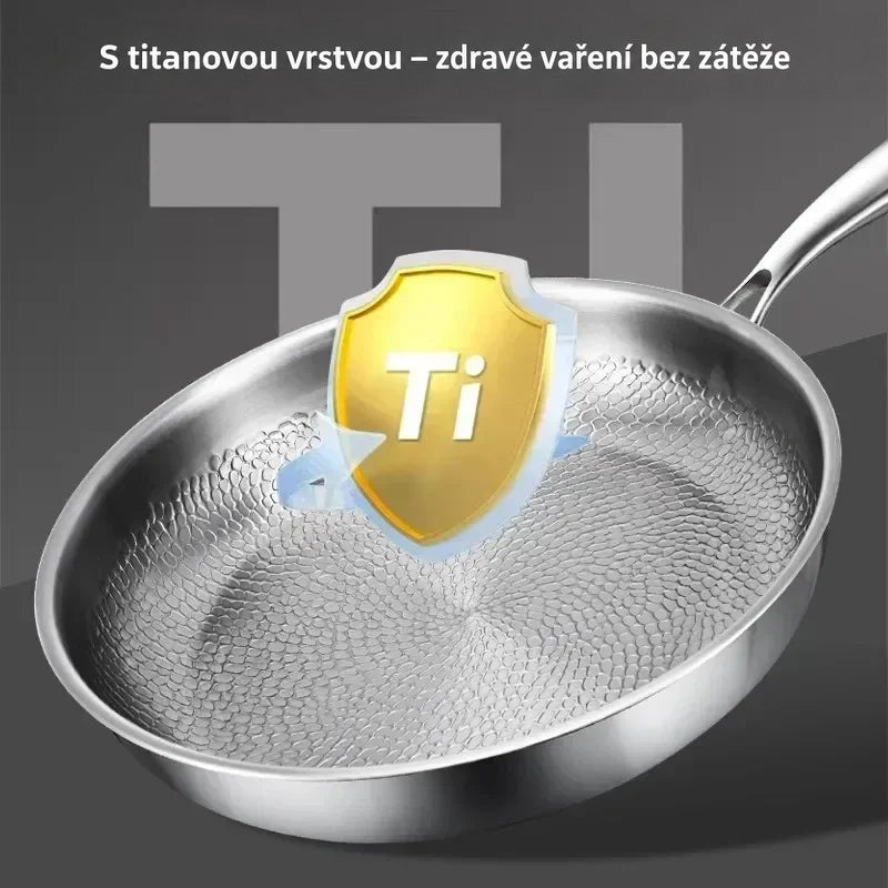 Pánev se zvýrazněným kladívkovým dnem a ilustrovaným zlatým štítem znázorňujícím titanovou vrstvu na tmavě šedém pozadí. 6