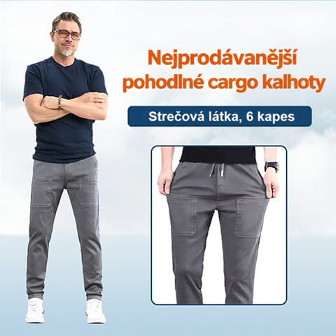 Usměvavý muž v šedých kalhotách a detailní záběr na jejich přední kapsy a pas 11